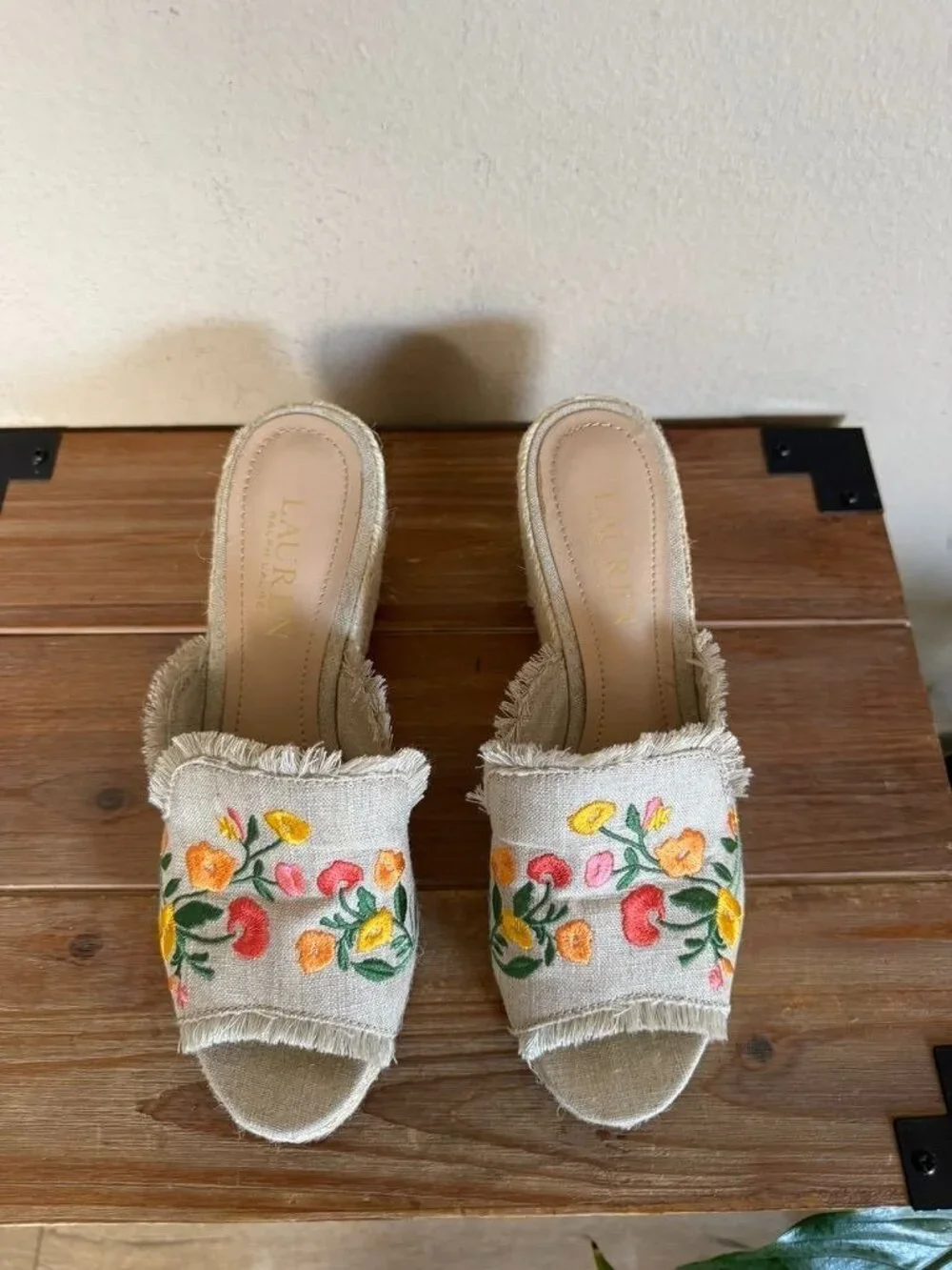 Ralph Lauren Carlynda Beige Embroidered Floral Open Toe Espadrille Wedge Size 6
